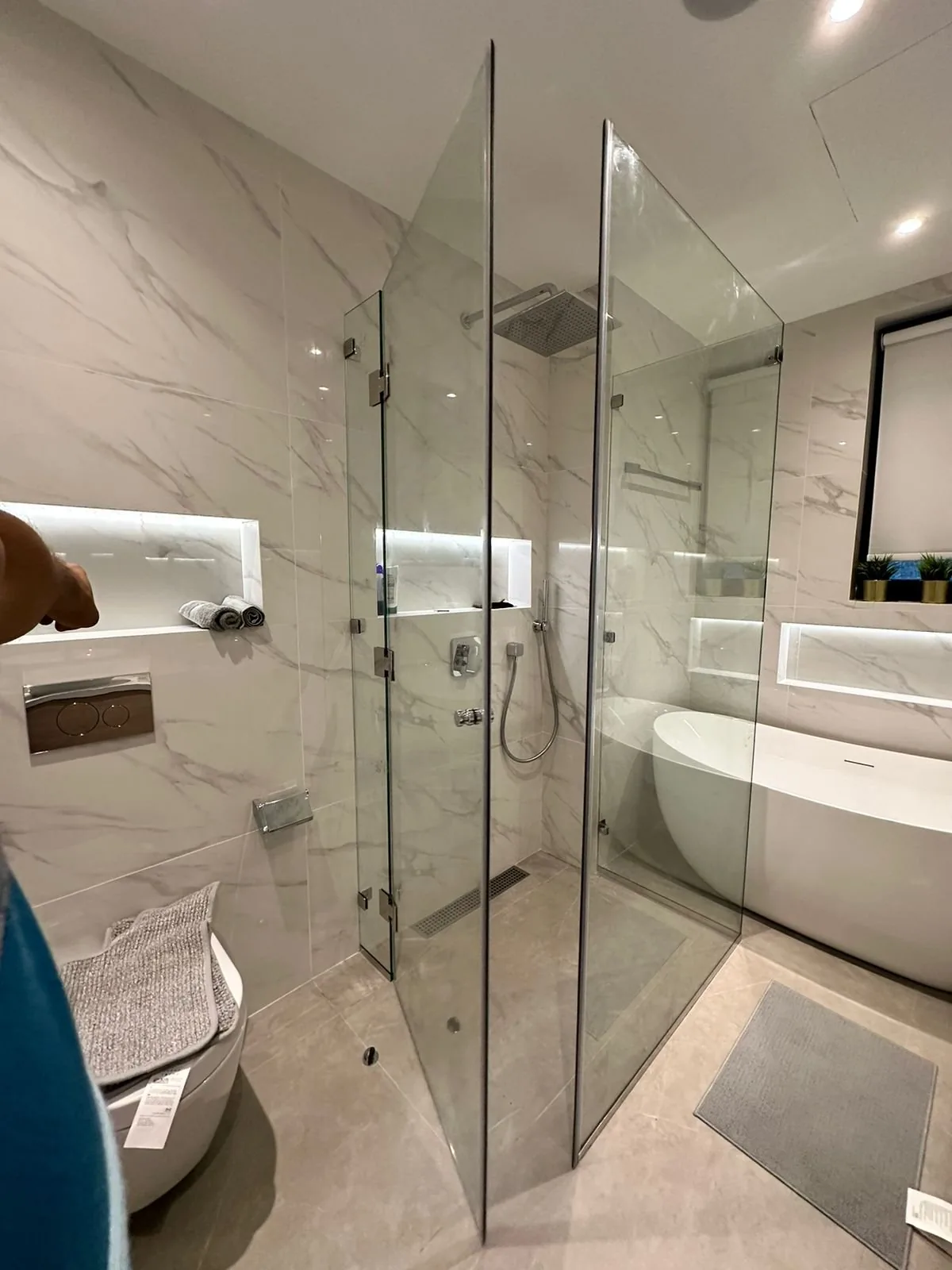 Frameless shower glass installation in Dubai